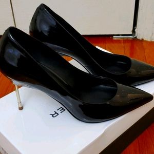 Kurt Geiger patent pointed pumps with gold heel